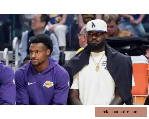 NBA历史首次父子连线 詹姆斯传球布朗尼外线三分命中